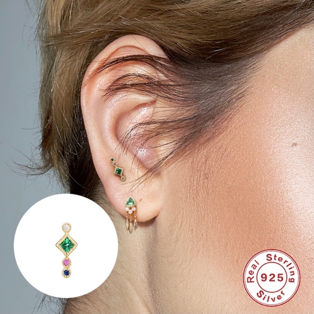 Sweet Geo Linear Stud Milgrain Bezel Set Crystal CZ Gold Pierced Earring 1pc